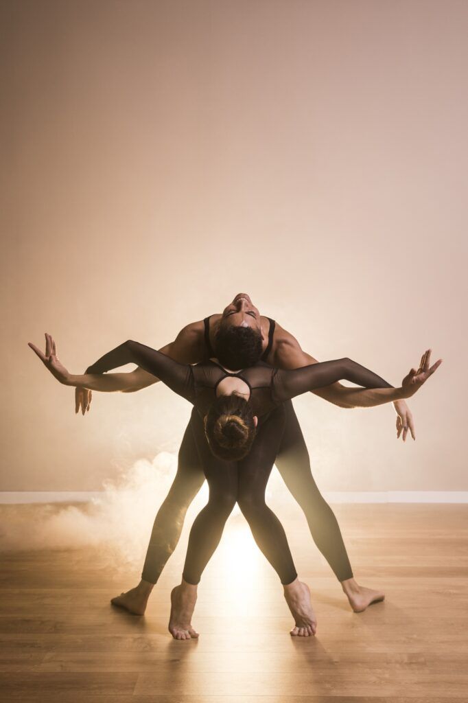 front-view-ballet-couple-performance