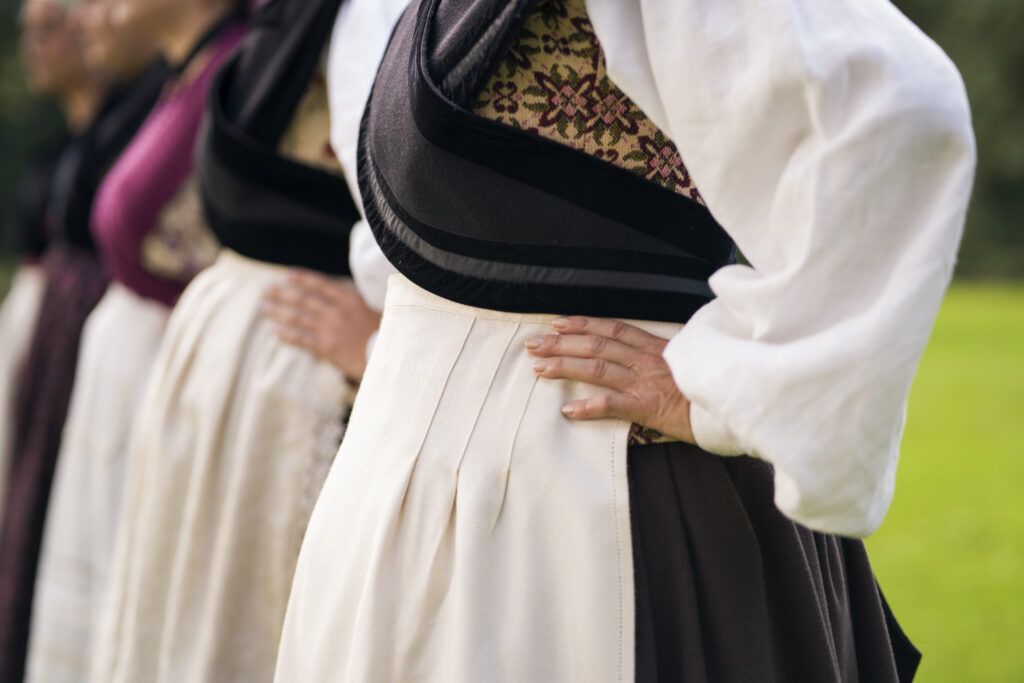 women-traditional-clothes-side-view